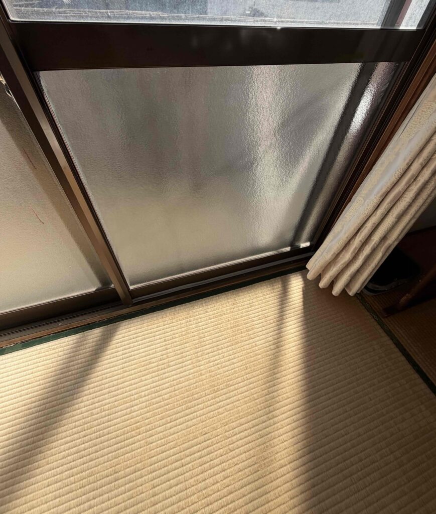 福岡県福岡市博多区千代 戸建ベランダ引違い窓の型ガラス交換完了後