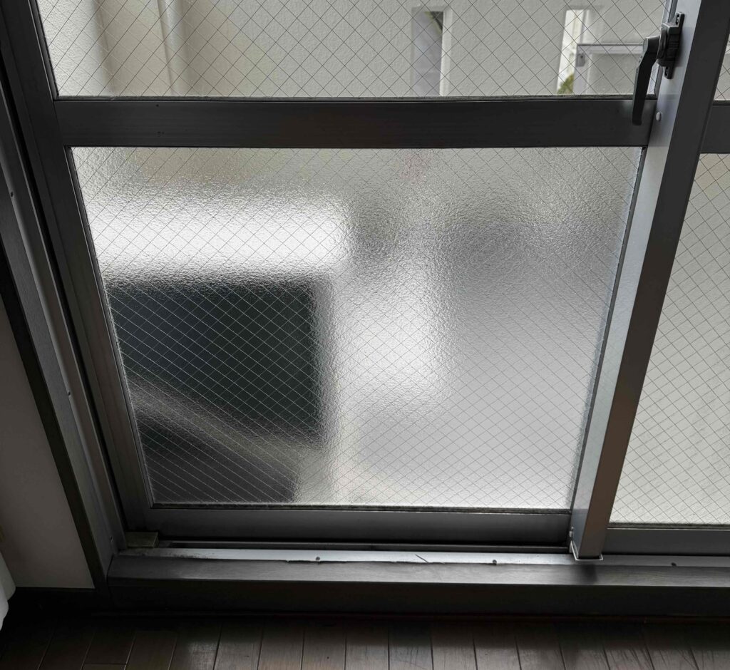 福岡県福岡市博多区板付 マンション室内 網入り型ガラス交換修理完了後