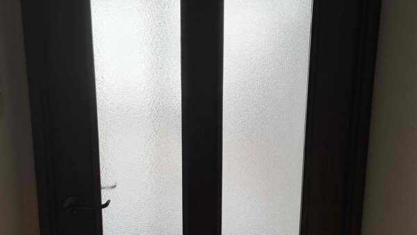 福岡県福岡市南区大楠｜マンション間仕切り扉の型ガラス4mm交換・修理事例