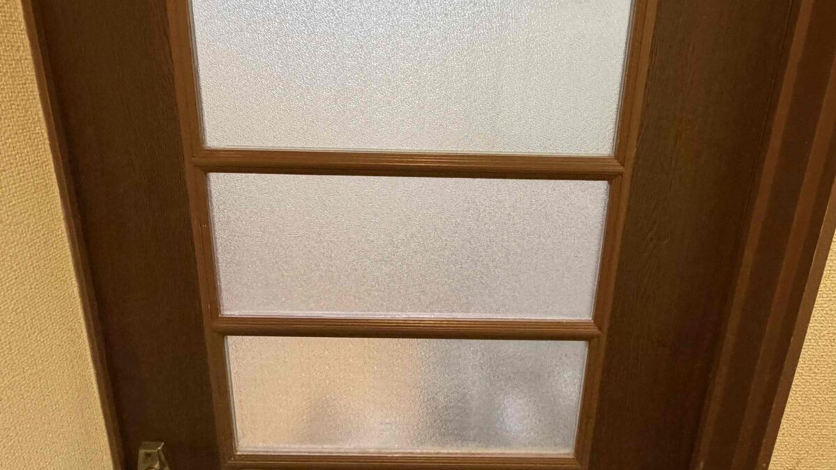 福岡県福岡市南区花畑 アパート間仕切り扉 アクリルガラス代替品 交換修理完了後