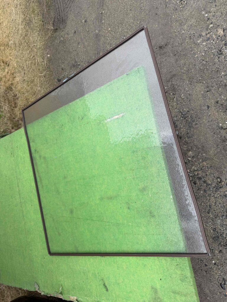 福岡市博多区井相田 ガラスカットとパッキン取付作業