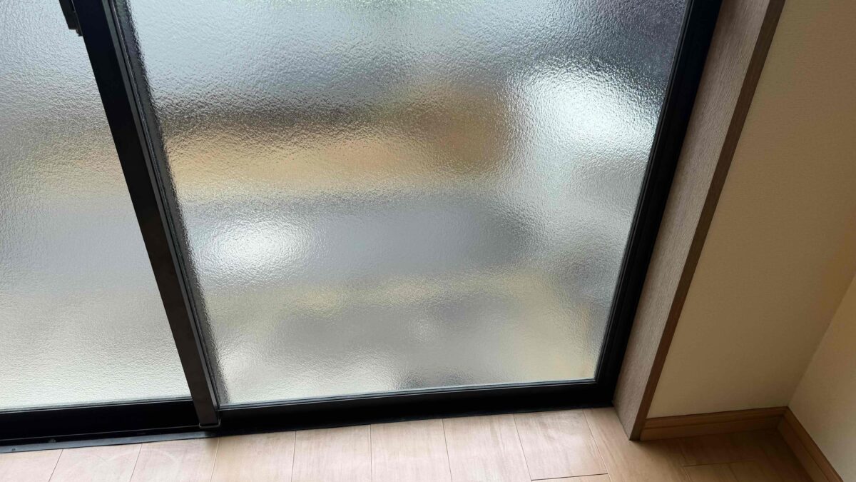 福岡市南区花畑 ベランダ引違い窓 型ガラス4mm交換完了