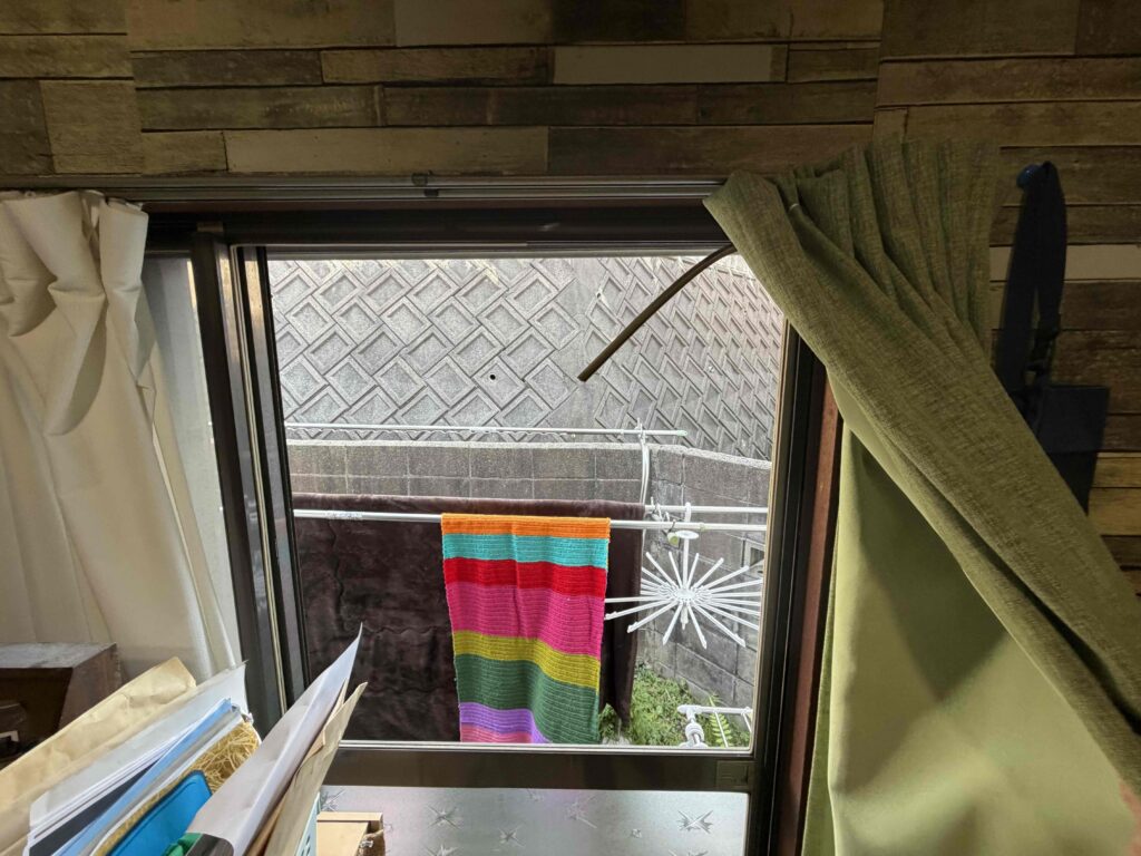 福岡市南区柳瀬 戸建て掃き出し窓 透明ガラス3mm交換前