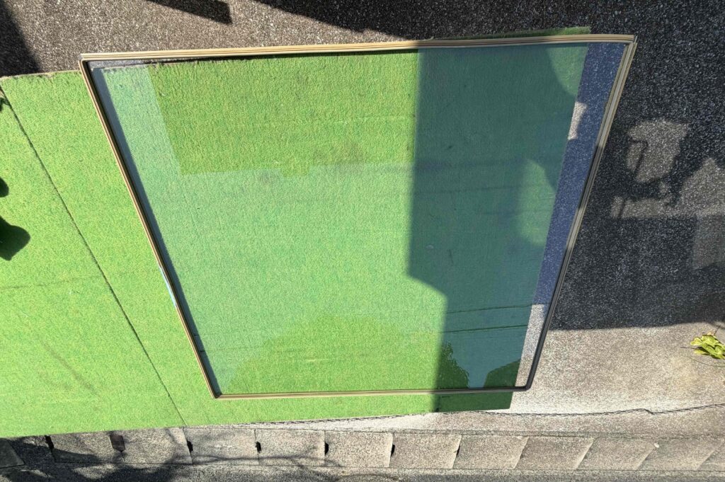 福岡市南区柳瀬 透明ガラス3mm パッキン取付作業