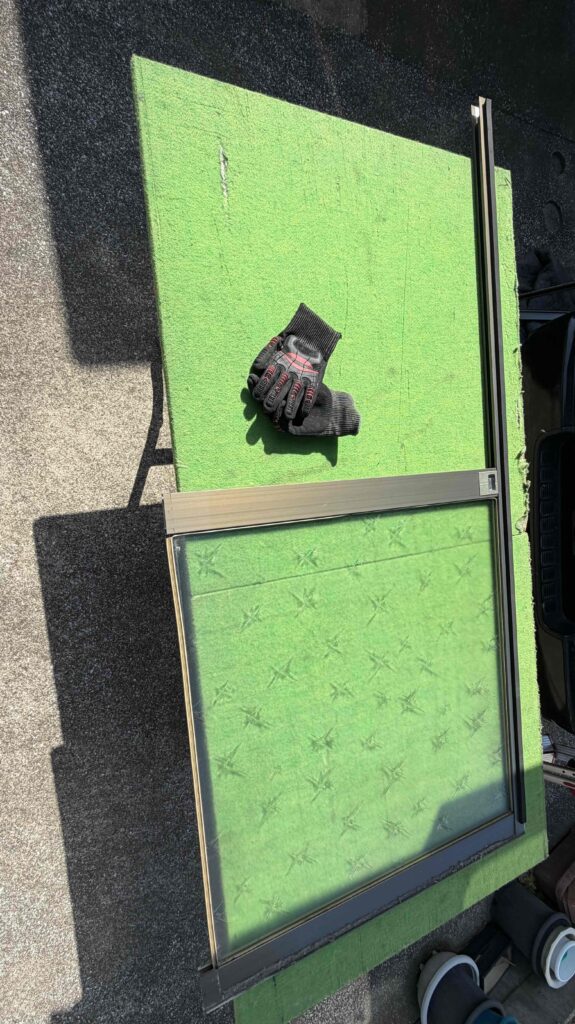 福岡市南区柳瀬 掃き出し窓 サッシ分解作業