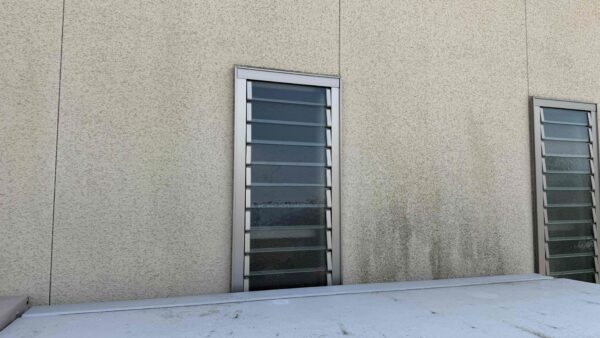 【福岡市早良区田隈】ルーバー窓のガラス交換｜型ガラス6㎜を3枚修理・税込16,500円