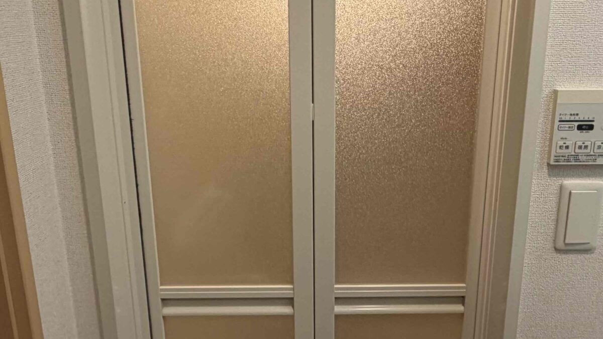 福岡市南区桧原 浴室折れ戸 アクリル交換完了