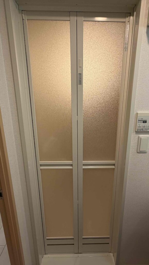 福岡市南区桧原 浴室折れ戸 アクリル交換完了