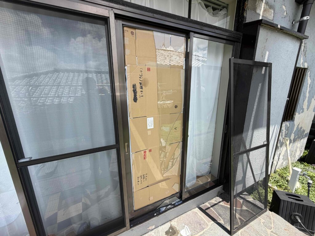 福岡市南区大橋 個人宅の透明ガラス3mm交換前