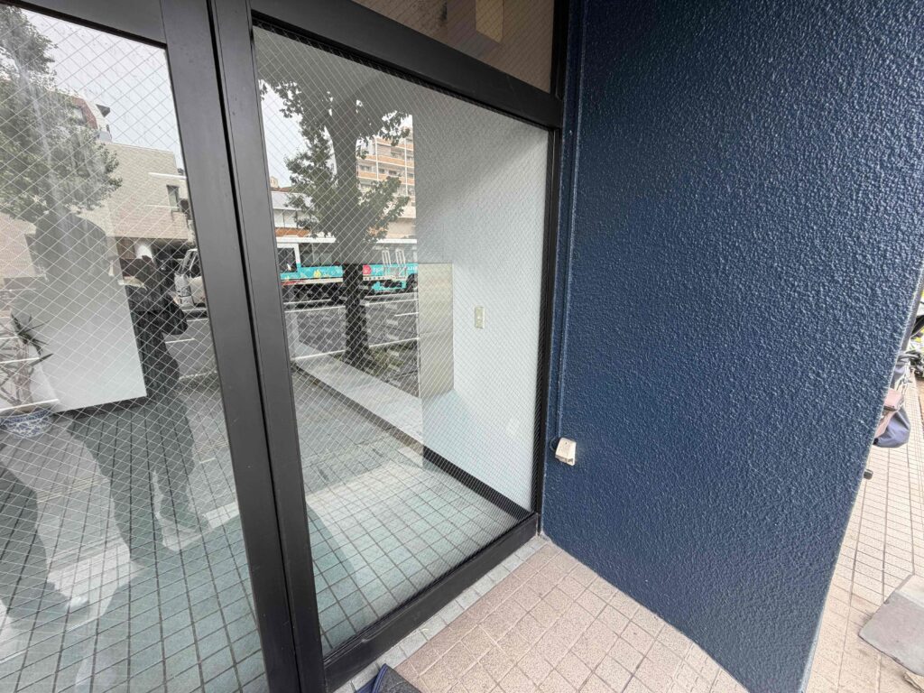 福岡市南区玉川町 ビルエントランスFIX窓のガラス交換完了