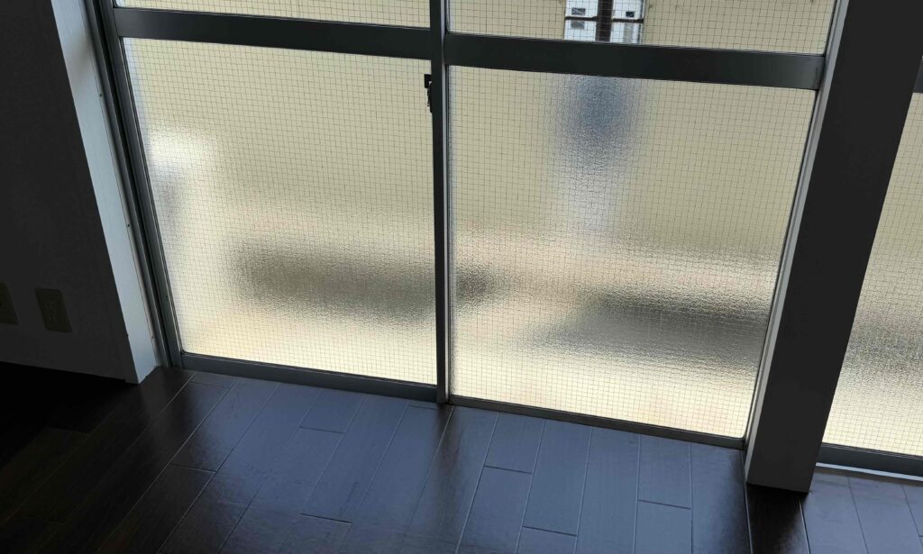 福岡市南区若久 型網クロスガラス2枚の交換完了
