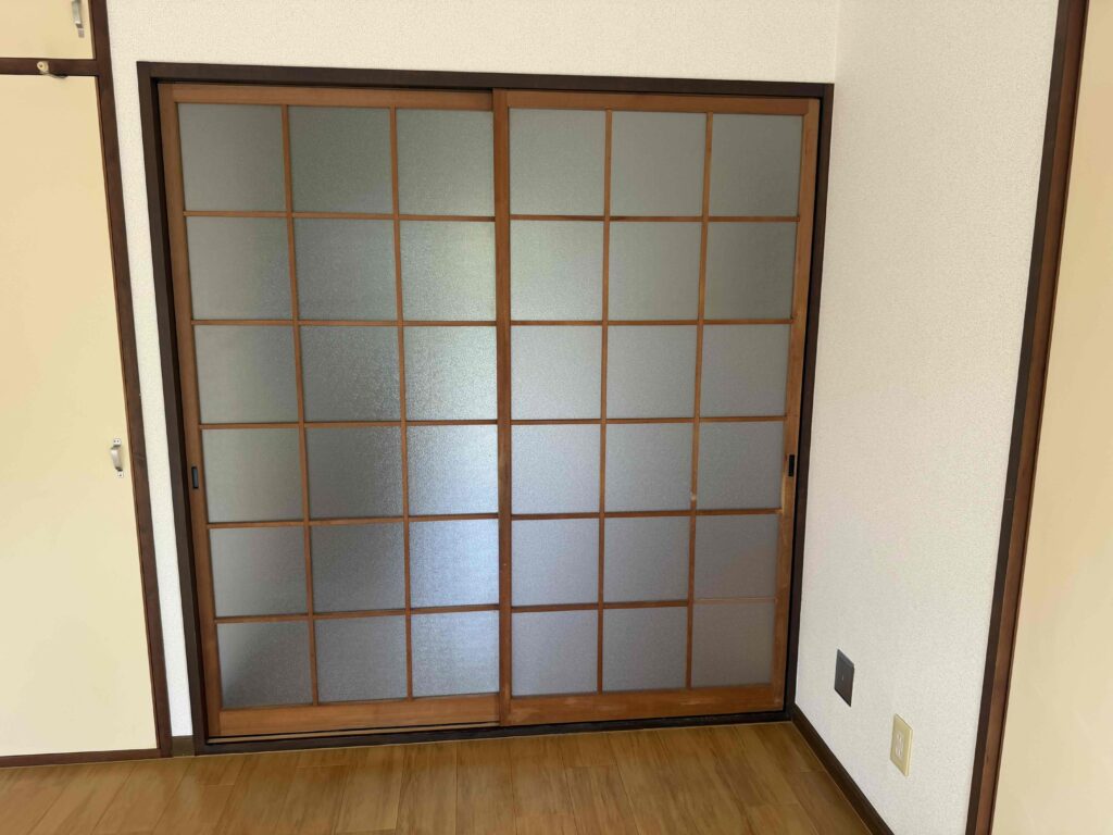 福岡市南区柳河内 廃盤型ガラス2㎜からアクリル2㎜への交換完了