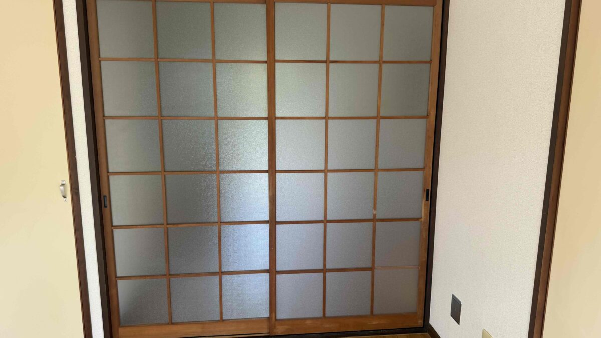 福岡市南区柳河内 廃盤型ガラス2㎜からアクリル2㎜への交換完了