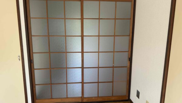 【福岡市南区柳河内】建具の廃盤型ガラス2㎜をアクリル2㎜へ交換｜退去後の原状回復工事