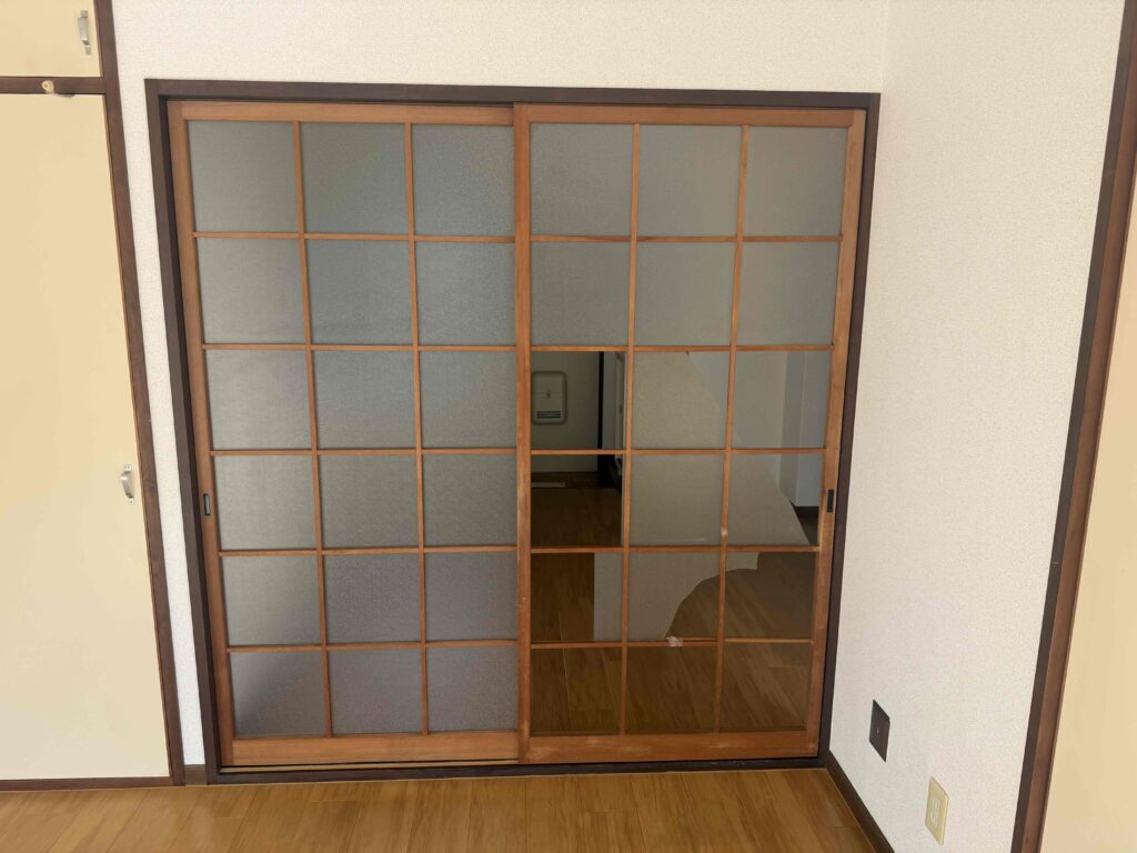 福岡市南区柳河内 室内建具の型ガラス2㎜交換前